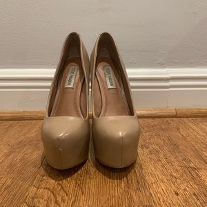 Steve Madden tan closed toe platform heels